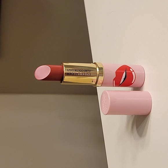 Brand new Estee Lauder lipstick - Picture 2 of 3